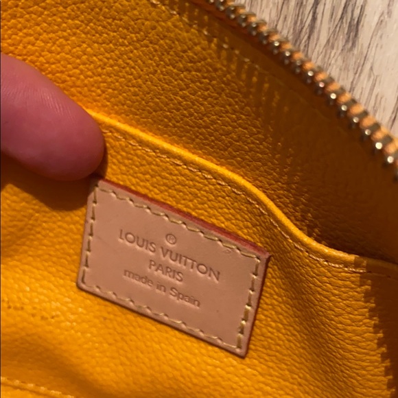 Louis Vuitton Makeup Bag - Picture 6 of 6